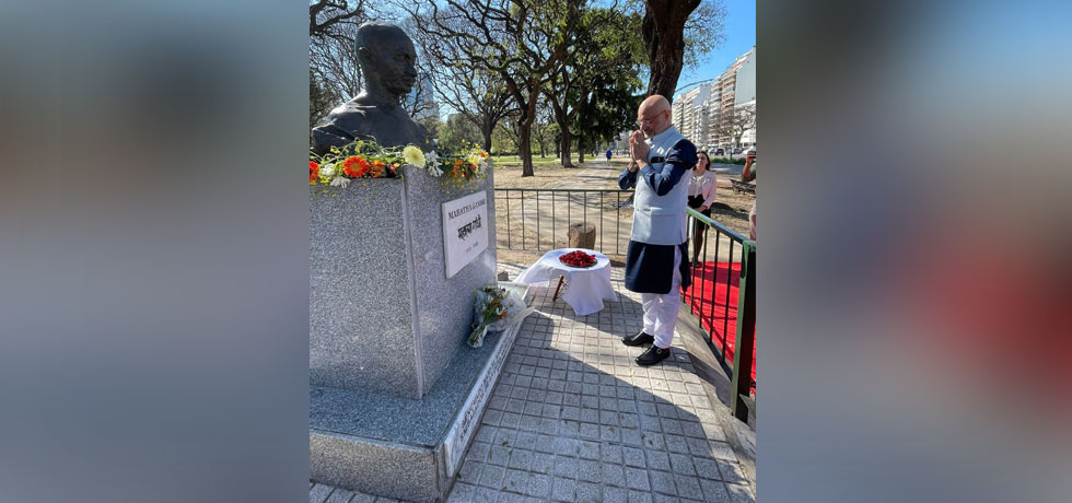 On occasion of 155th Gandhi Jayanti, Ambassador Dinesh Bhatia paid homage to Mahatma Gandhi on 02 October 2024