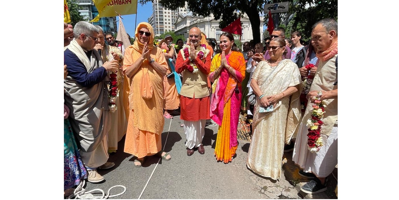 Ambassador Dinesh Bhatia & Ms Seema Bhatia joined ISKCON Argentina devotees in Buenos Aires at annual Ratha Yatra Festival on 18 november 2024