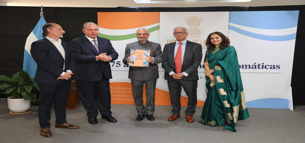 El Embajador Dinesh Bhatia lanzó el libro conmemorativo por los 75 años de relaciones diplomáticas entre India y Argentina el 19 de diciembre 2024